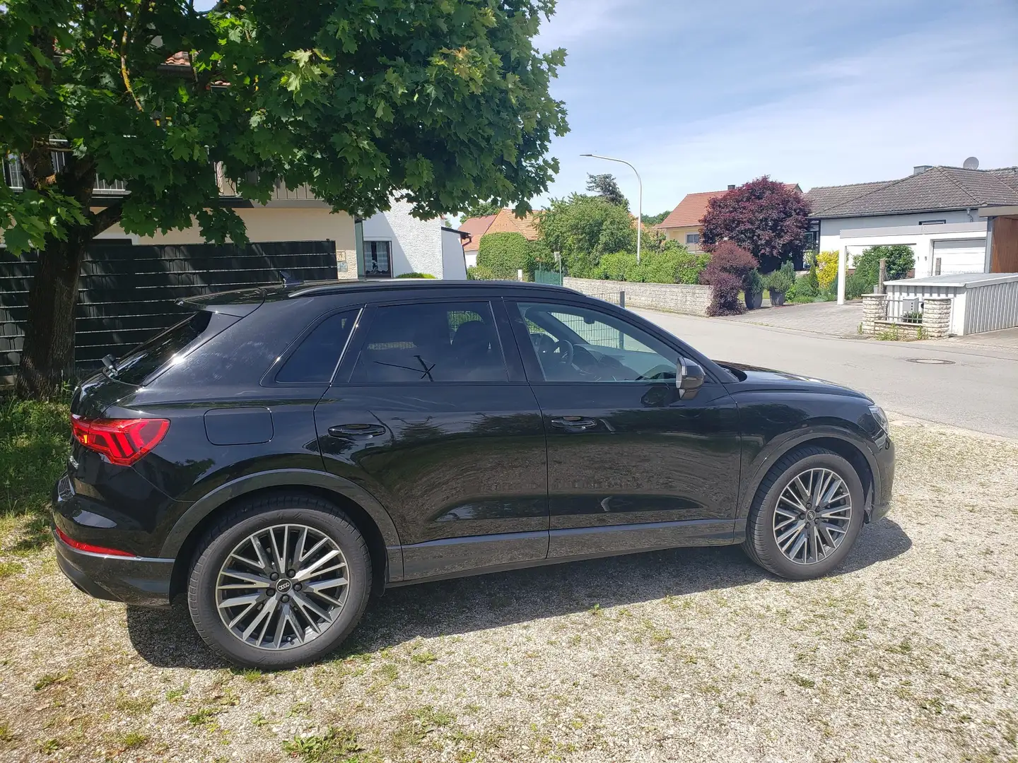 Audi Q3 35 TFSI advanced Schwarz - 2