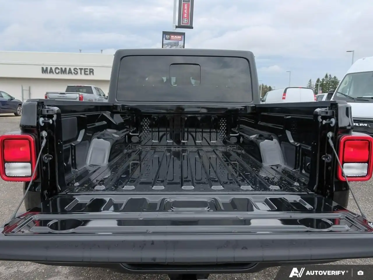 Jeep Gladiator снимка Jeep Gladiator