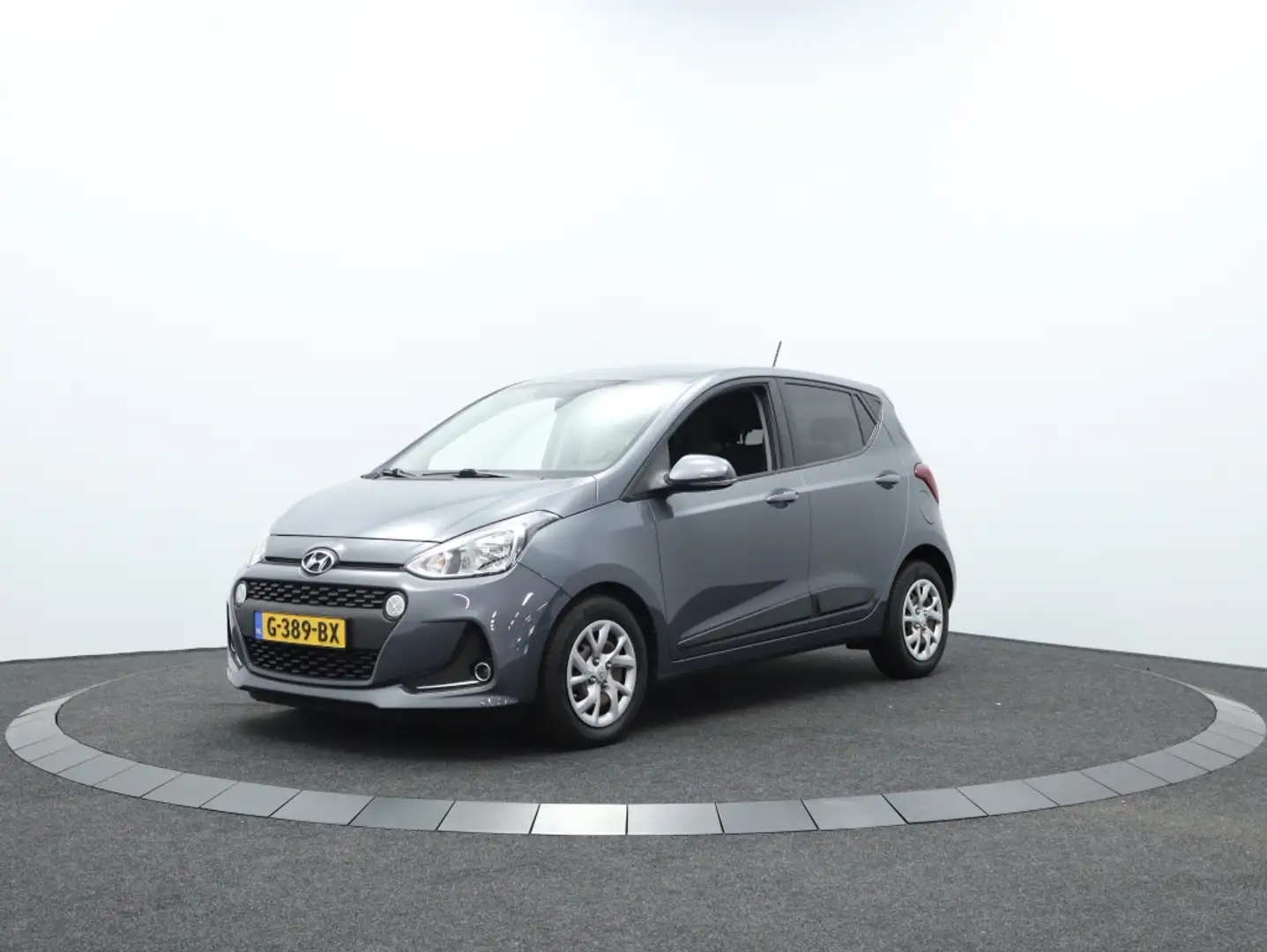 Hyundai i10 1.0i Premium | Trekhaak | Navigatie | Stoelverwarm Grijs - 2