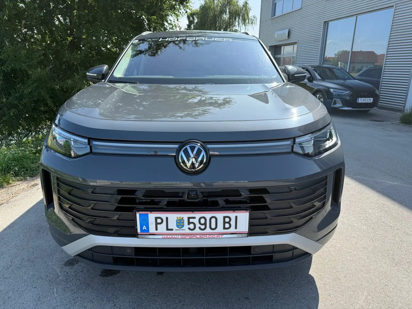 Volkswagen Tayron Friends eHybrid DSG 150kW Grau - 2
