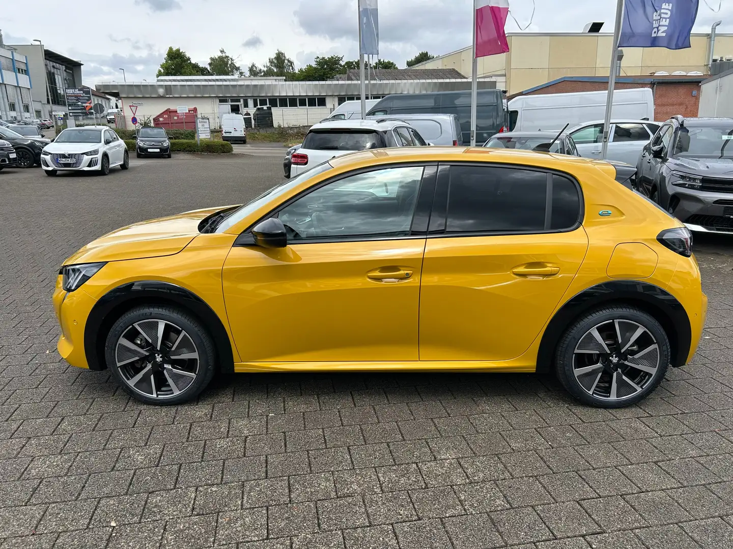 Peugeot e-208 GT Elektromotor 136 Amarillo - 2