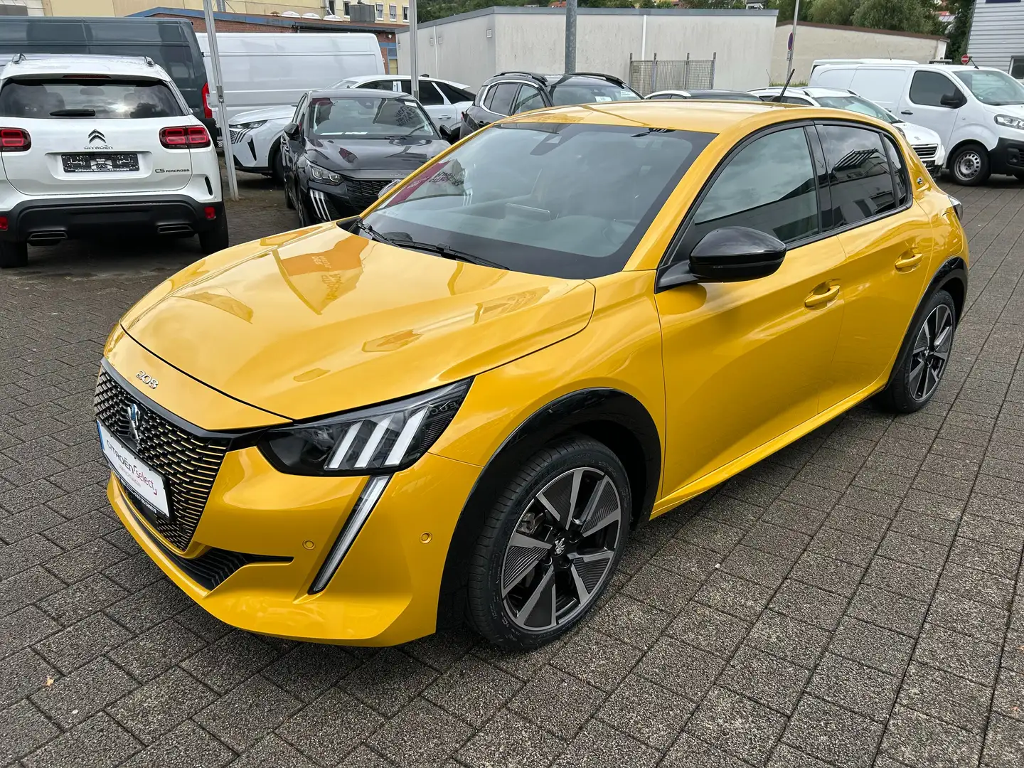 Peugeot e-208 GT Elektromotor 136 Amarillo - 1