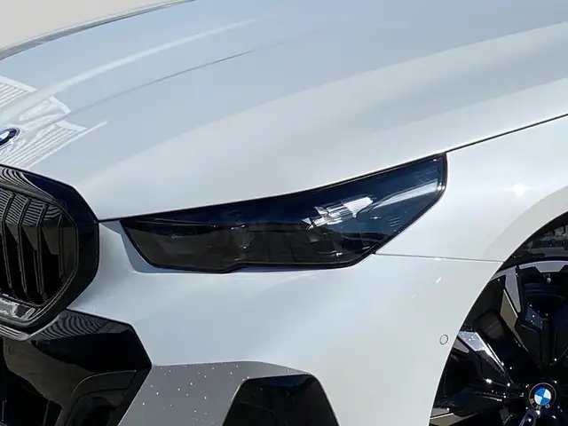 BMW 5 Series view 5