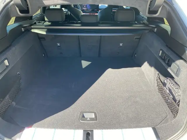 BMW 5 Series view 12