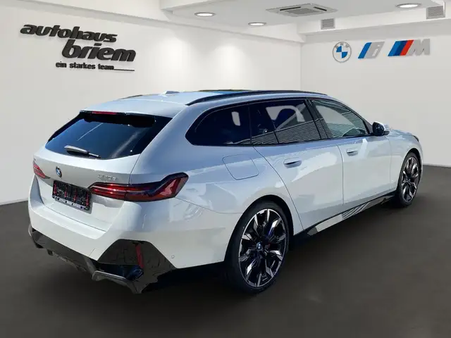 BMW 5 Series view 3