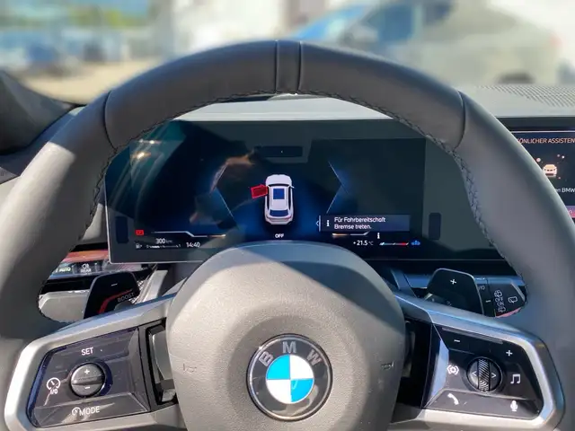 BMW 5 Series view 8