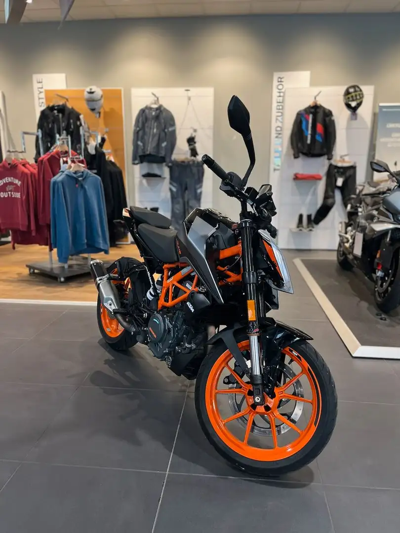 KTM 390 Duke - 1