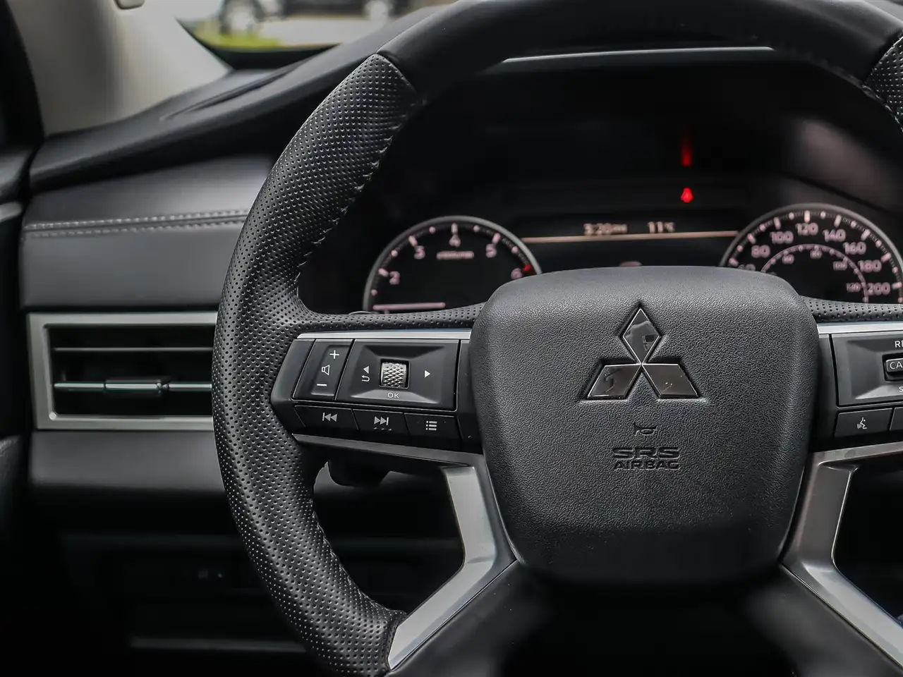 Mitsubishi Outlander снимка Mitsubishi Outlander