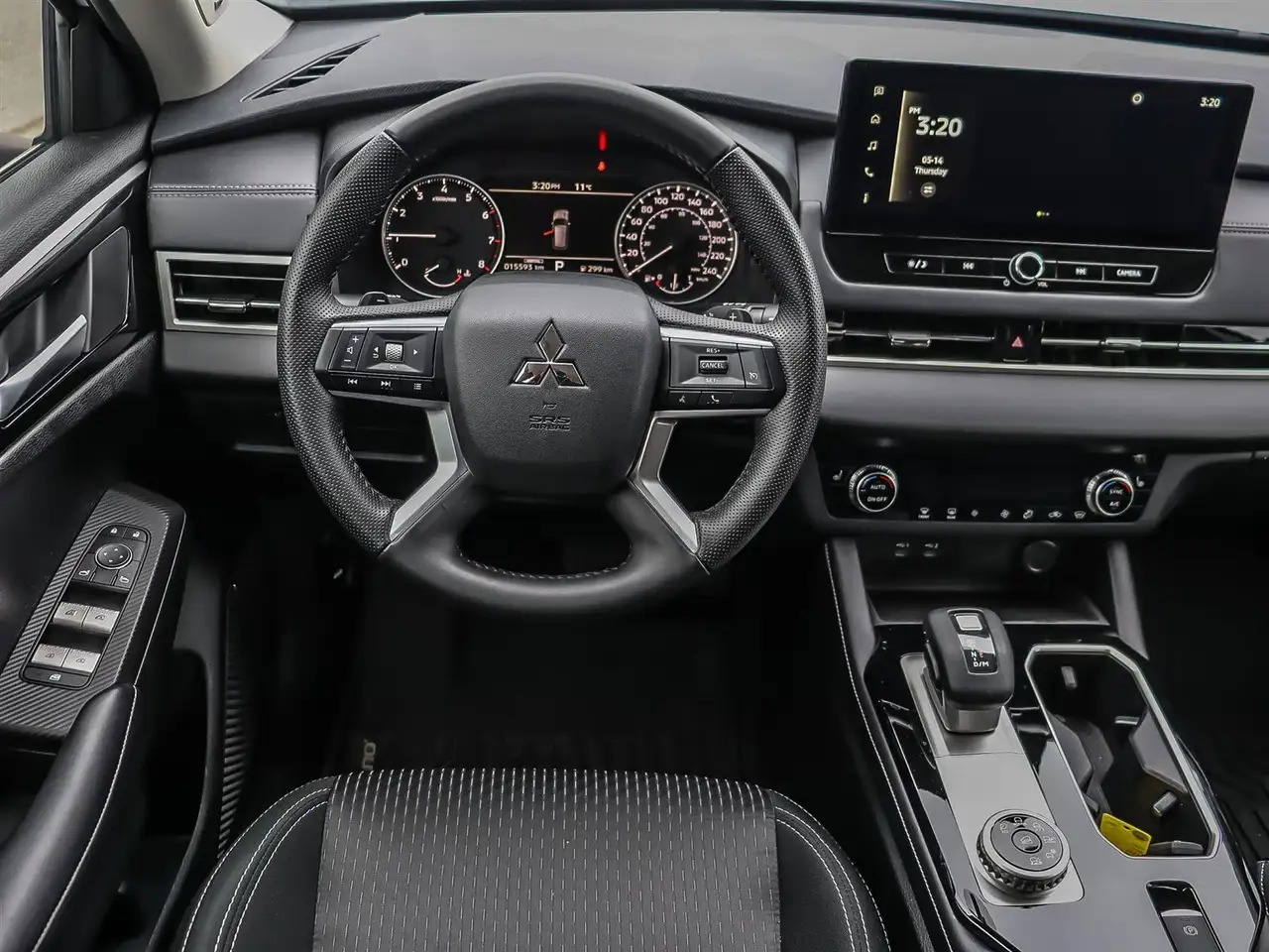 Mitsubishi Outlander снимка Mitsubishi Outlander