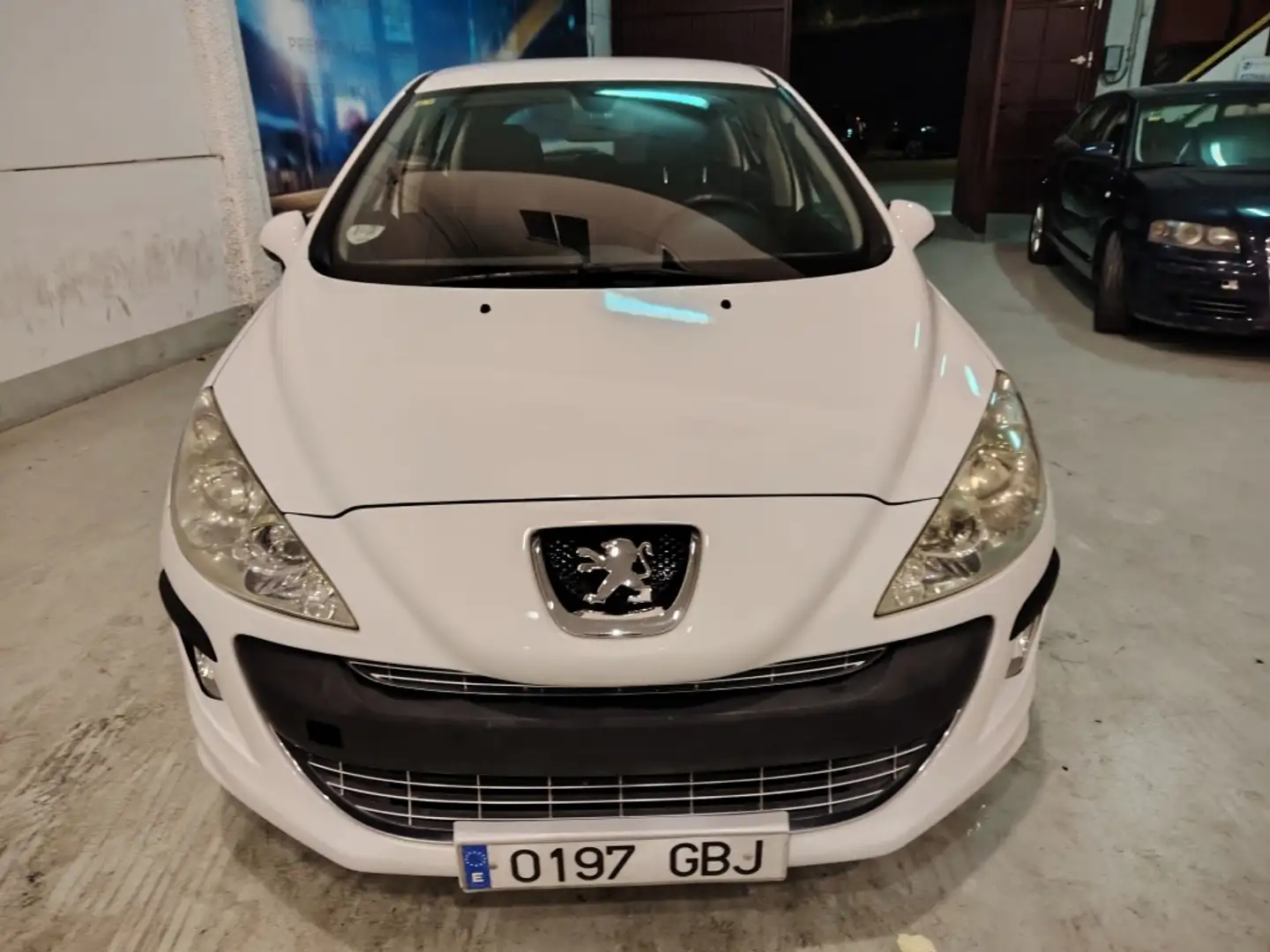 Peugeot 308 1.6HDI Confort Weiß - 2