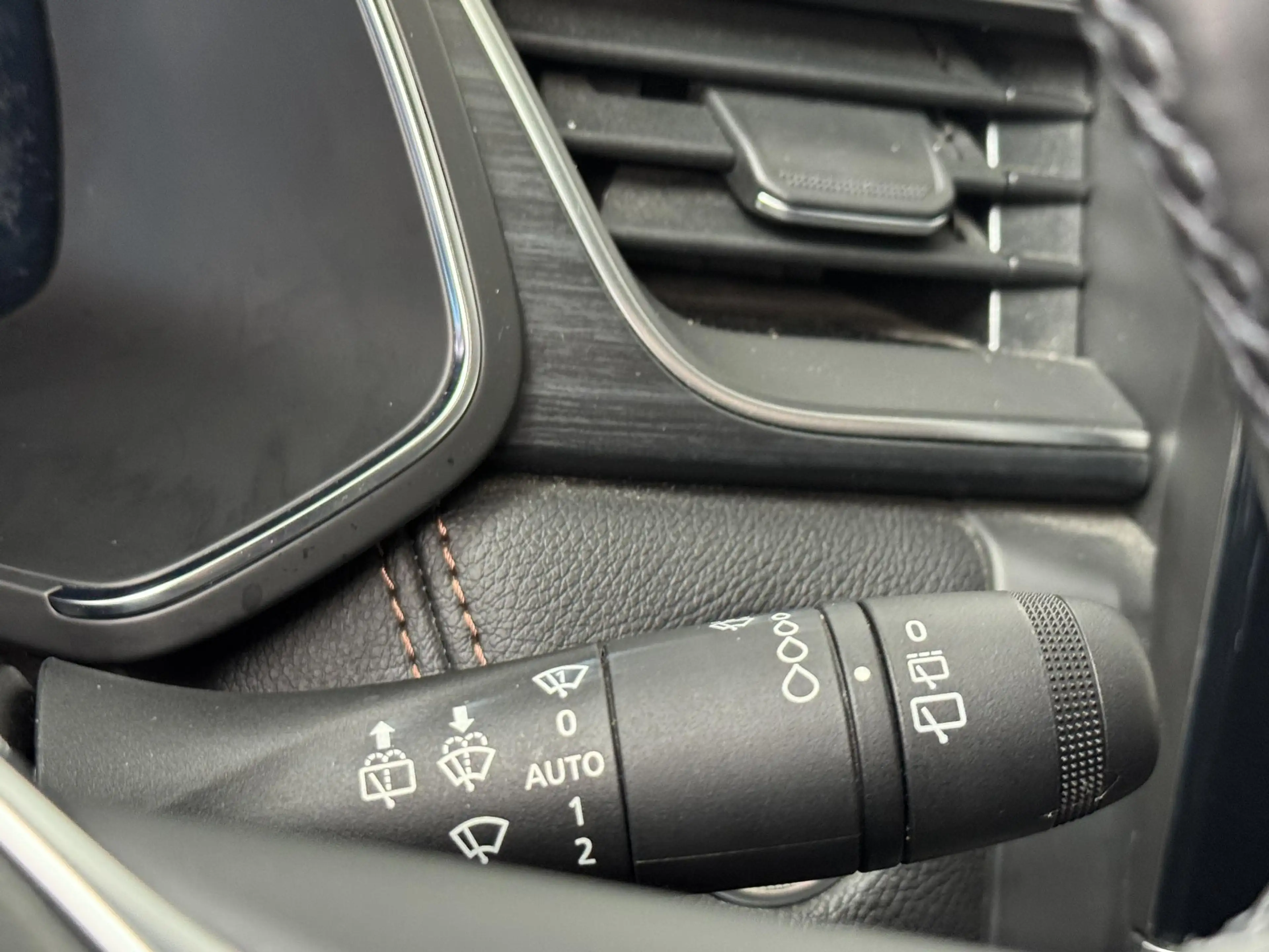 Renault Captur 1.6 E-Tech Plug-in Hybrid 160 Initiale Paris | Led — photo 23