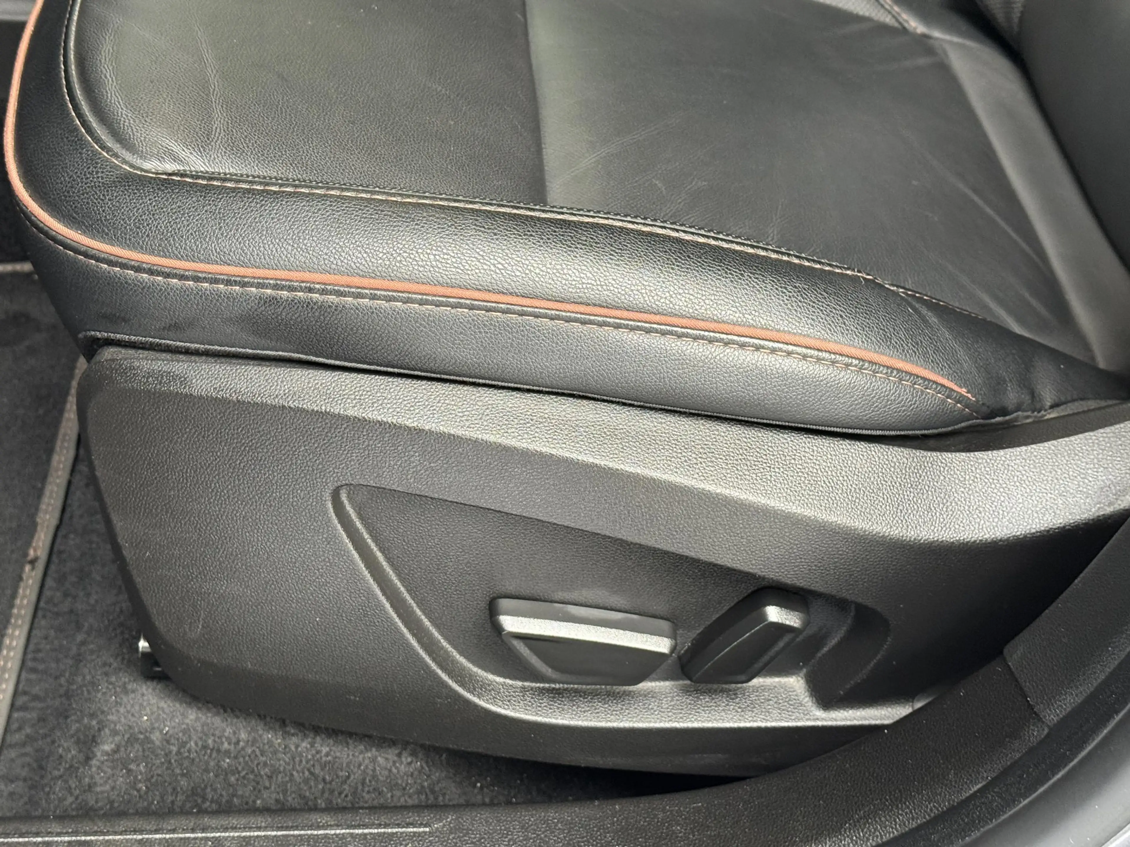 Renault Captur 1.6 E-Tech Plug-in Hybrid 160 Initiale Paris | Led — photo 29