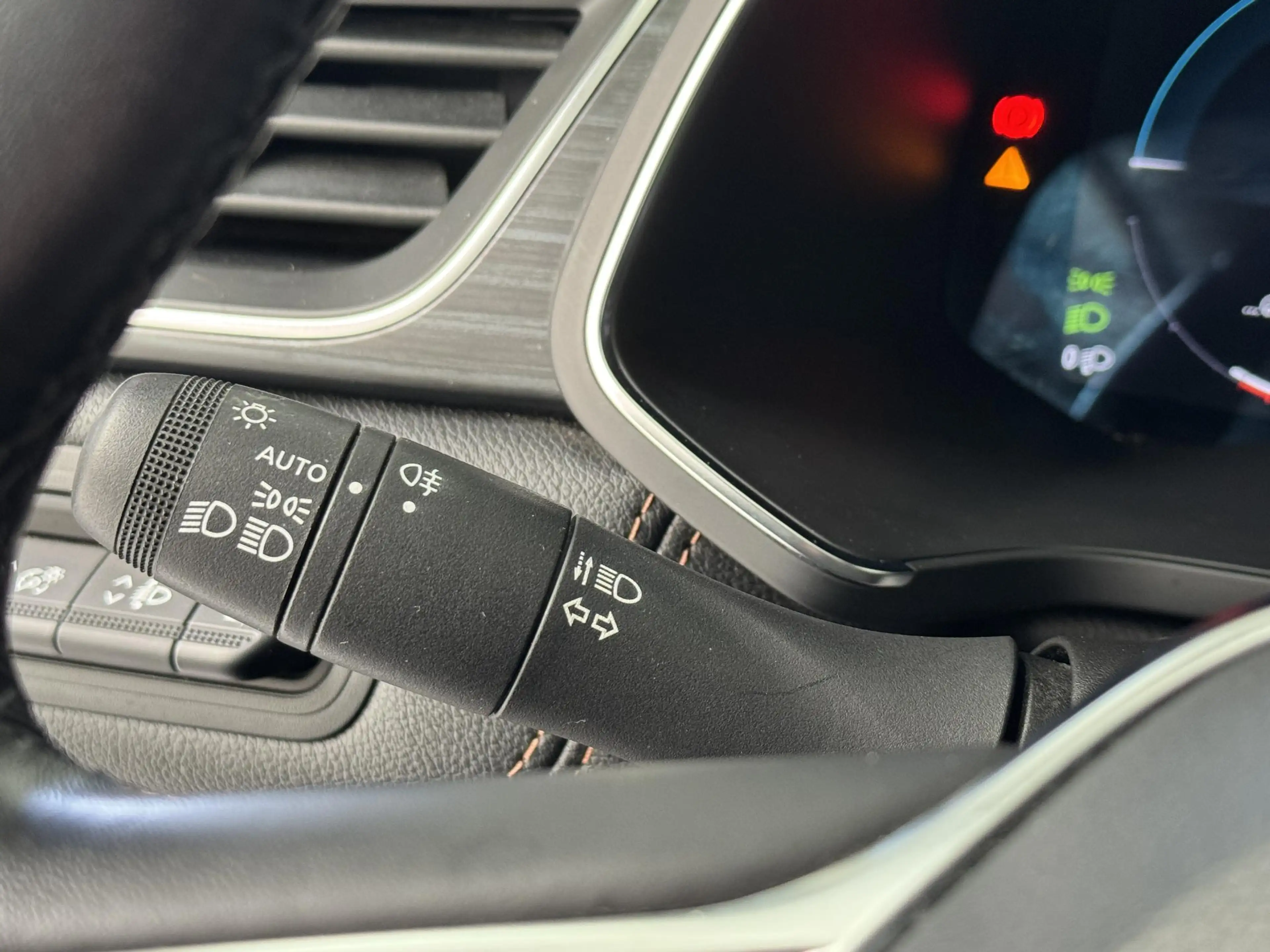 Renault Captur 1.6 E-Tech Plug-in Hybrid 160 Initiale Paris | Led — photo 20
