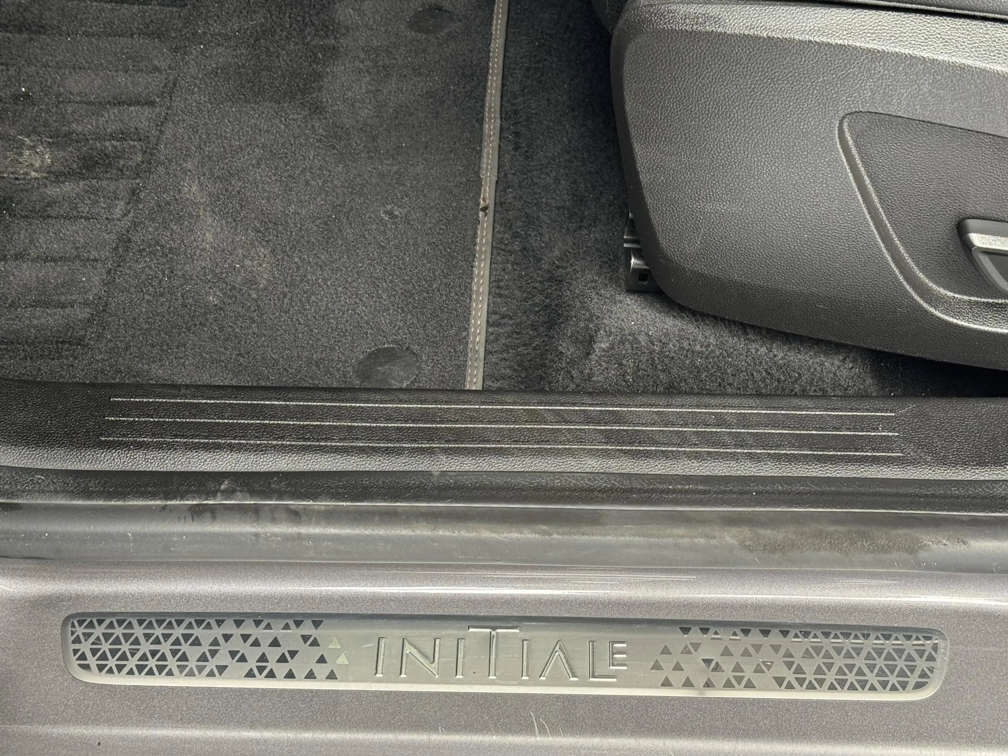 Renault Captur 1.6 E-Tech Plug-in Hybrid 160 Initiale Paris | Led — photo 14