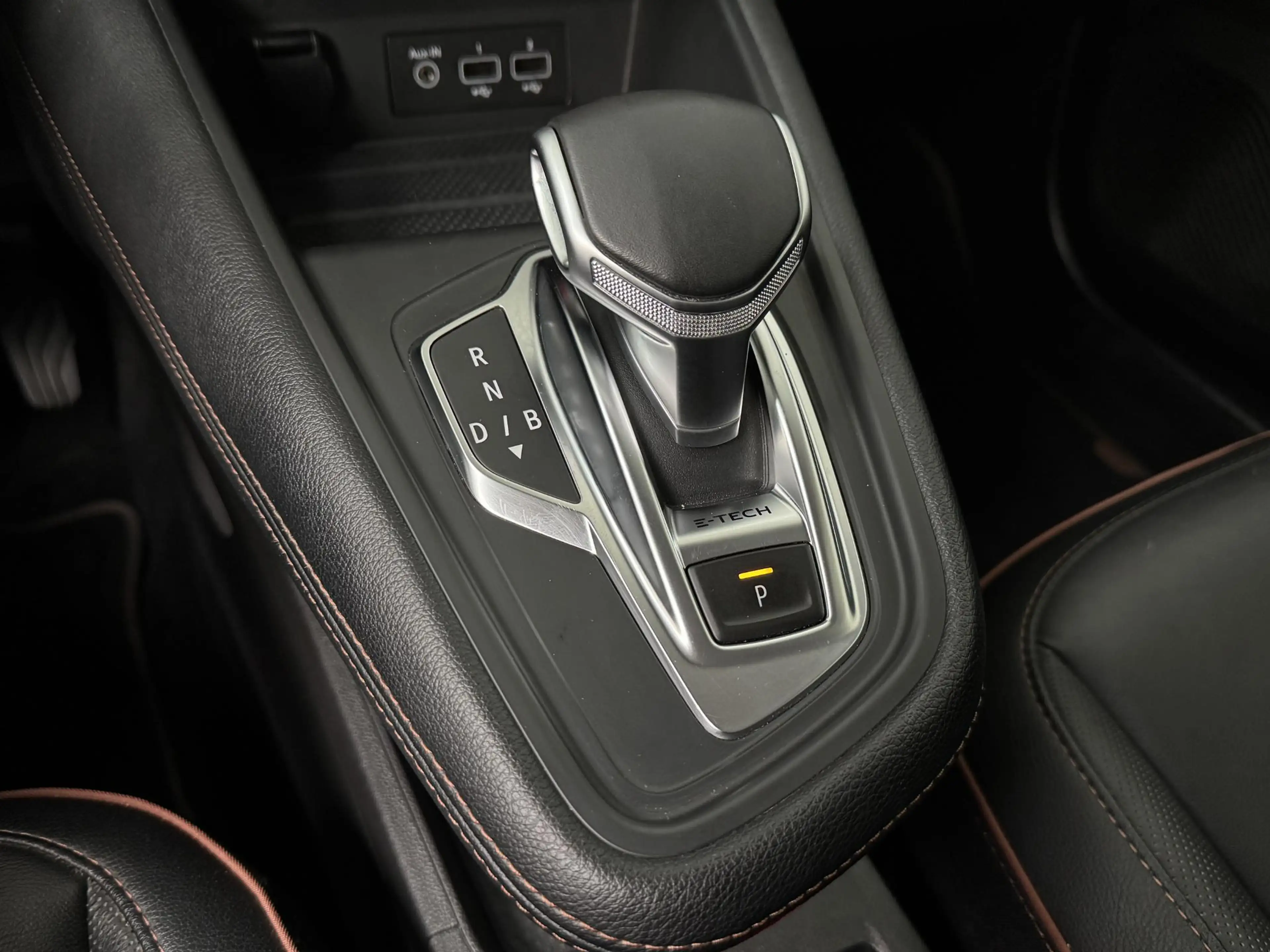 Renault Captur 1.6 E-Tech Plug-in Hybrid 160 Initiale Paris | Led — photo 24