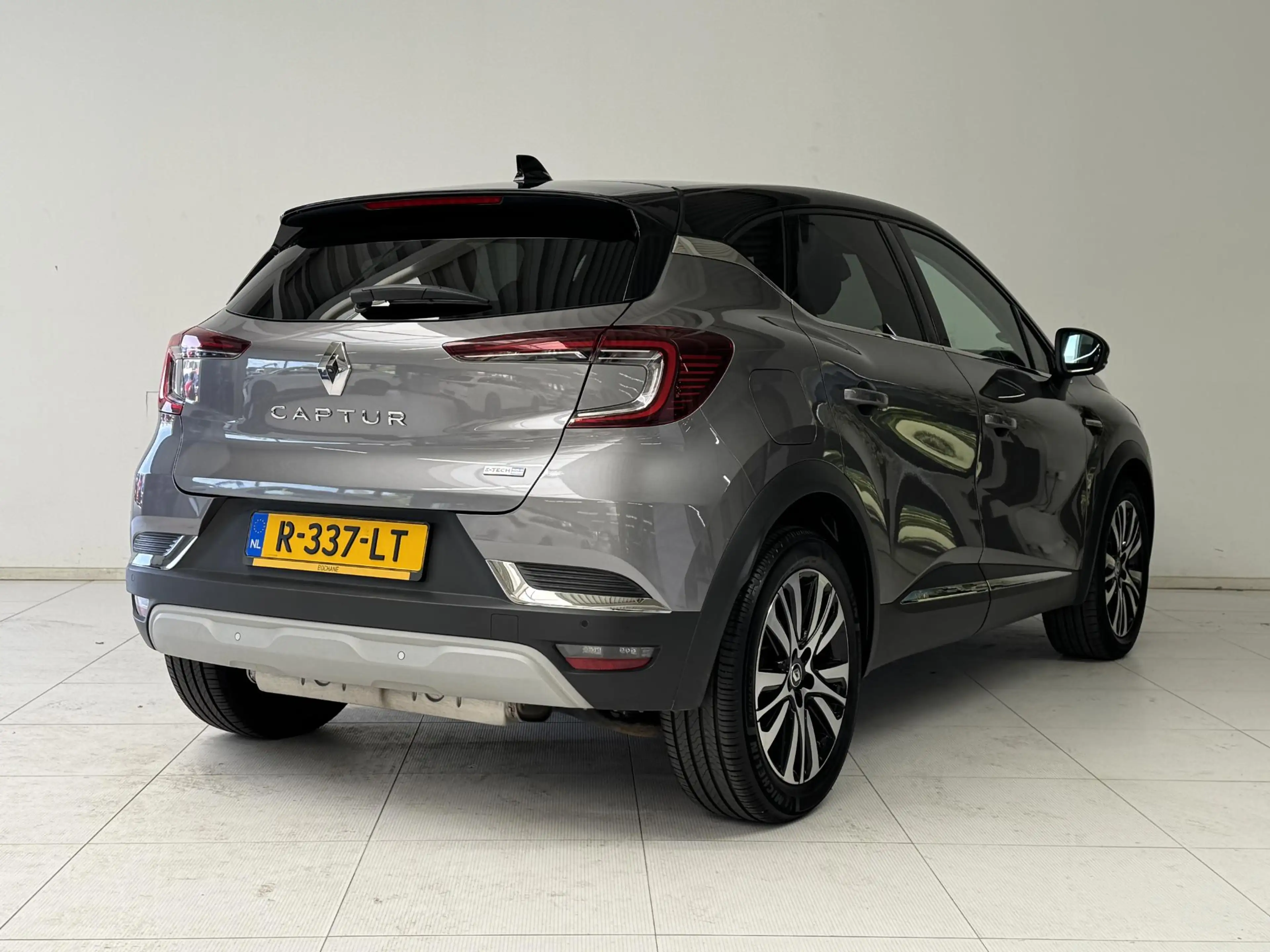 Renault Captur 1.6 E-Tech Plug-in Hybrid 160 Initiale Paris | Led — photo 2