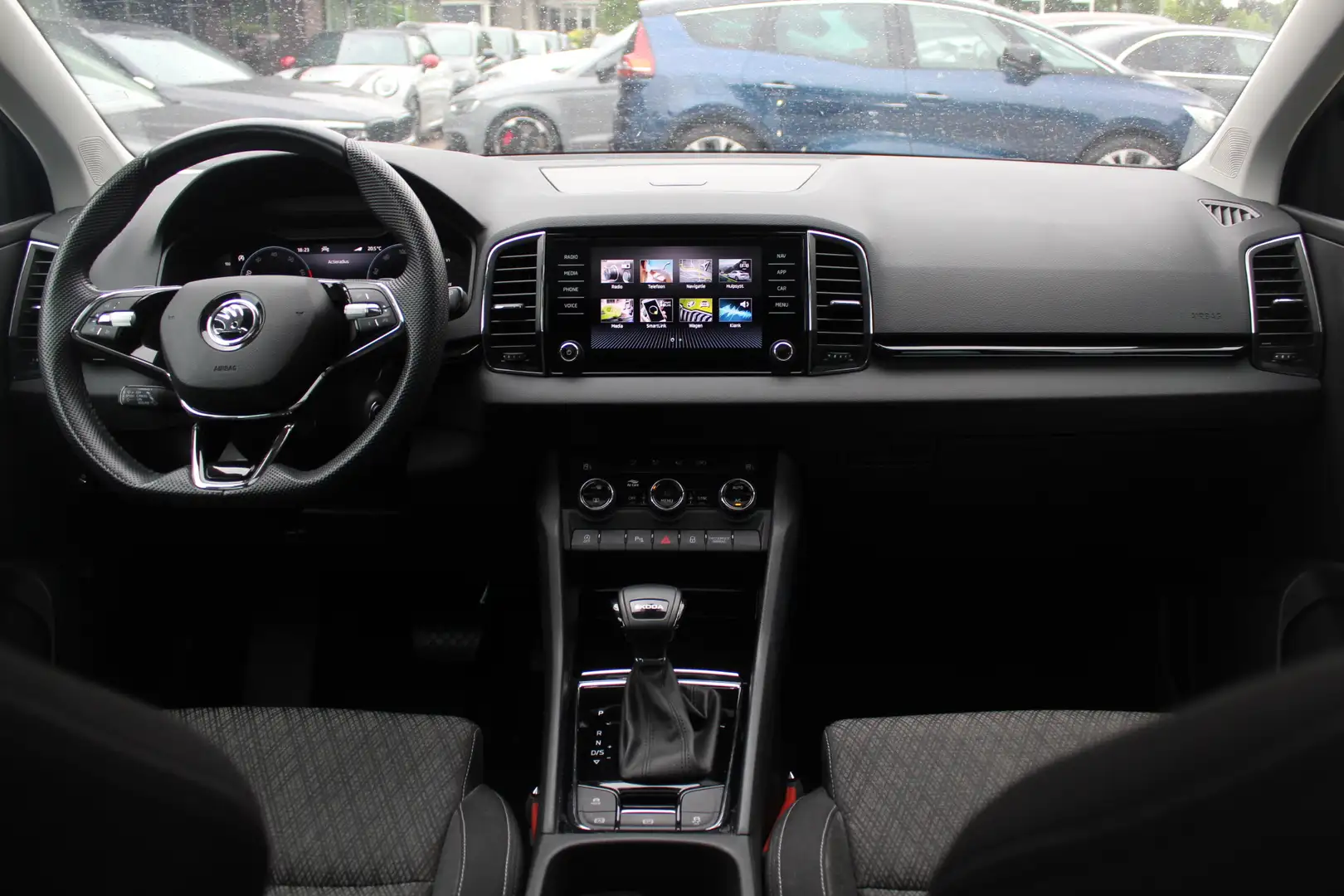 Skoda Karoq 1.5 TSI ACT Business Edition Plus / Trekhaak / Pan Grijs - 2