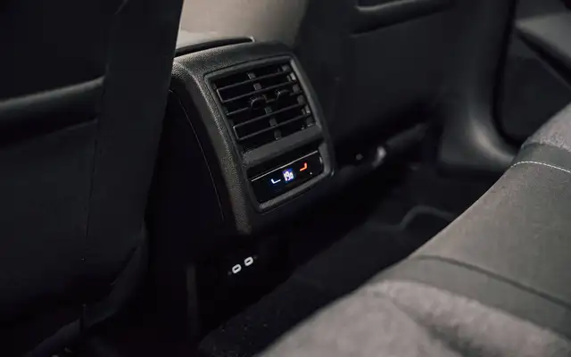 Volkswagen Golf view 9