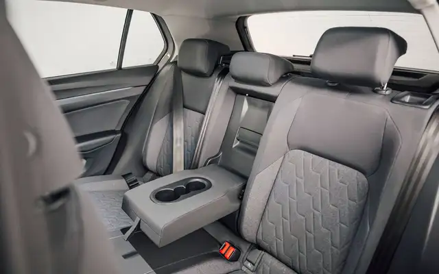 Volkswagen Golf view 8