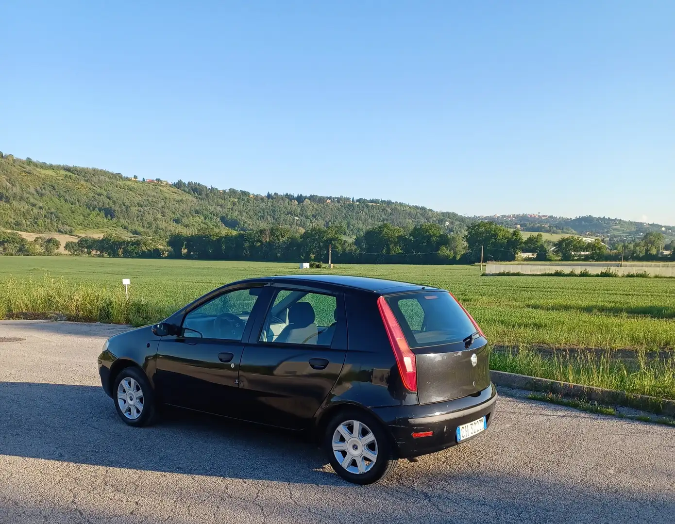 Fiat Punto Punto II 2003 5p 1.3 mjt 16v Actual Noir - 2
