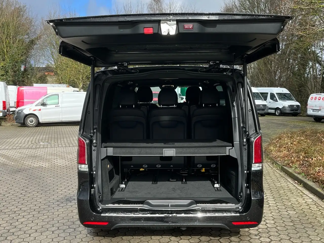 Mercedes-Benz V 300 d Avantgarde 4x4 lang AMG AIRMATIC Pano 360 15