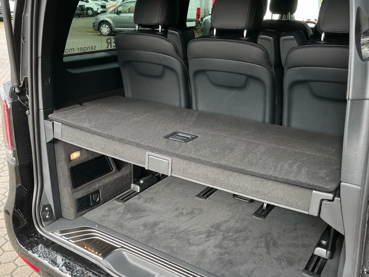 Mercedes-Benz V 300 d Avantgarde 4x4 lang AMG AIRMATIC Pano 360 7