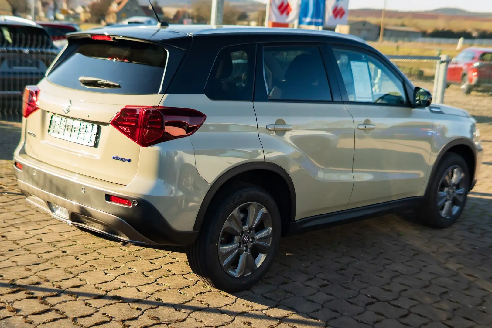 Suzuki Vitara 1.4 Boosterjet Hybrid Comfort Beige - 2
