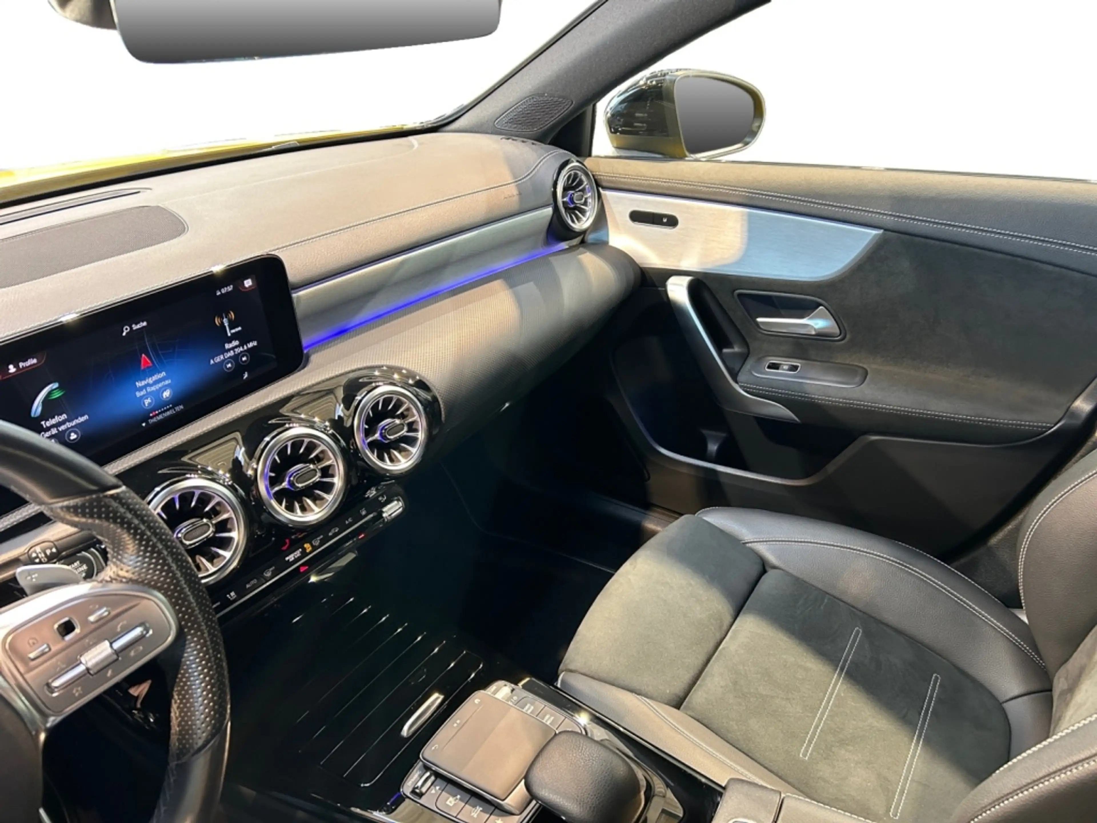 Mercedes-Benz A 250 e AMG AMG+MBUX+MBeam+Night+Wide+Cam+LED — photo 13