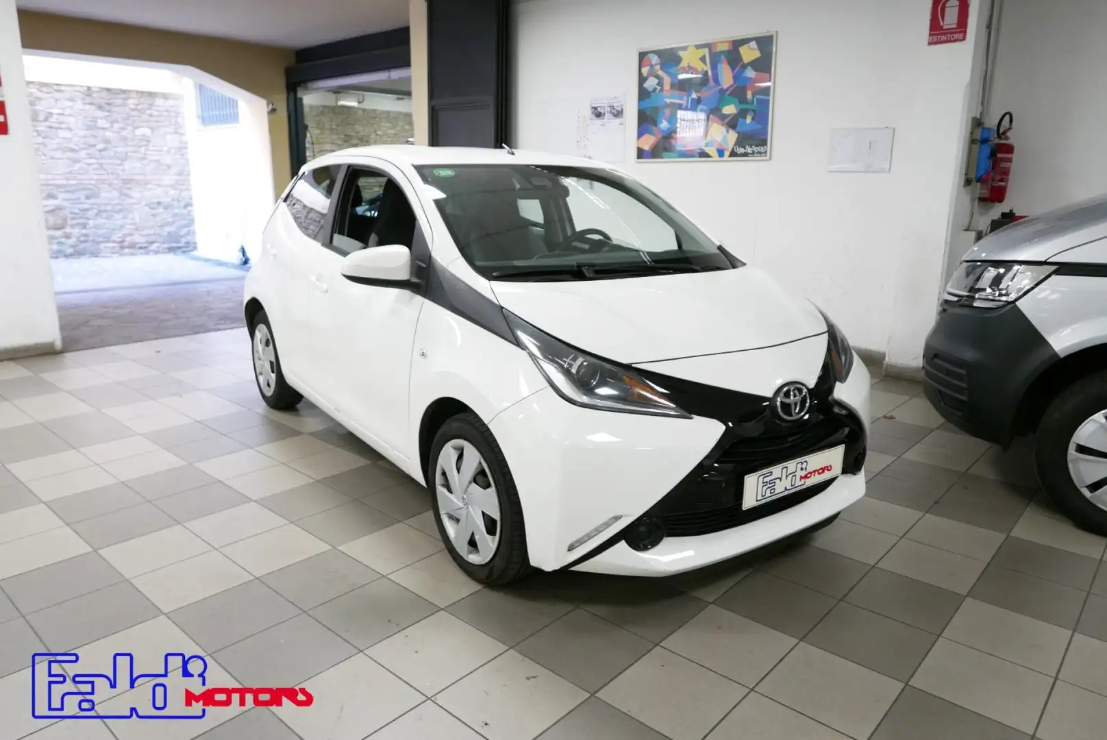 Toyota Aygo 1.0 VVT-i 69 CV 5 porte x-play TSS Bianco - 1