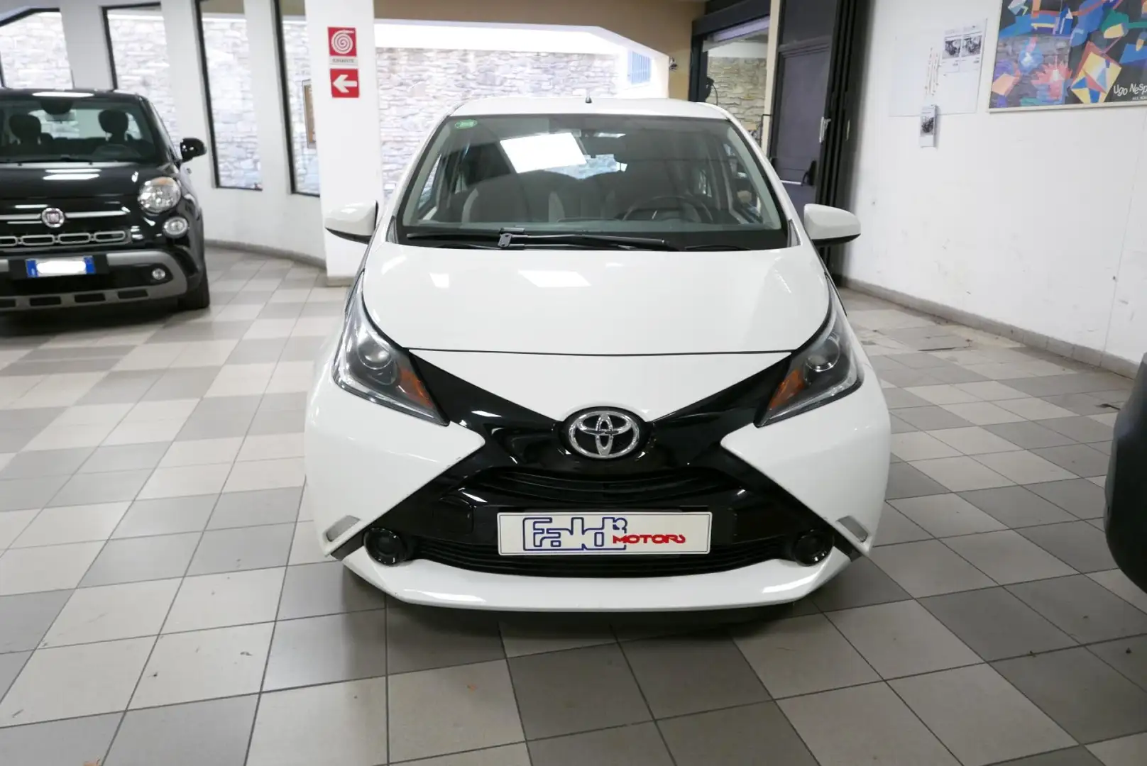 Toyota Aygo 1.0 VVT-i 69 CV 5 porte x-play TSS Bianco - 2