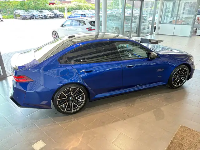 BMW M5 view 8