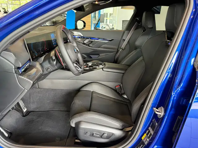 BMW M5 view 14