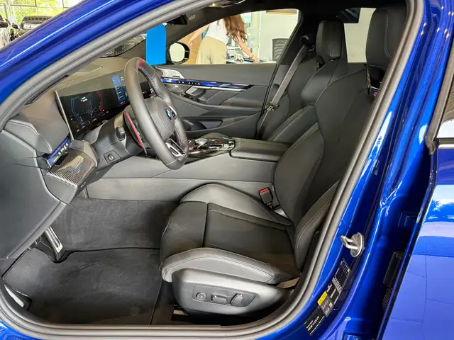 BMW M5 view 13