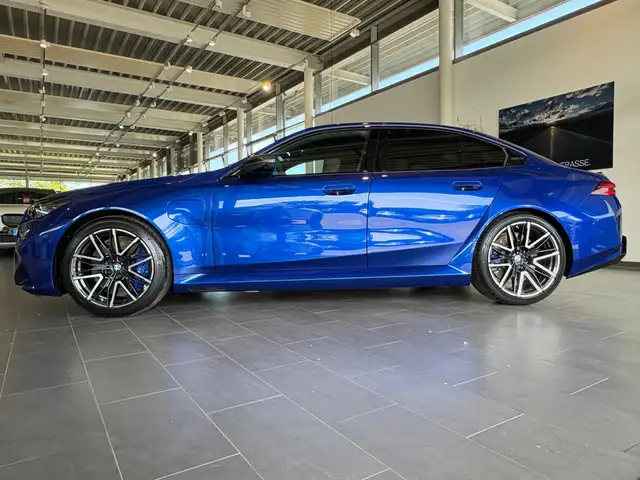 BMW M5 view 5