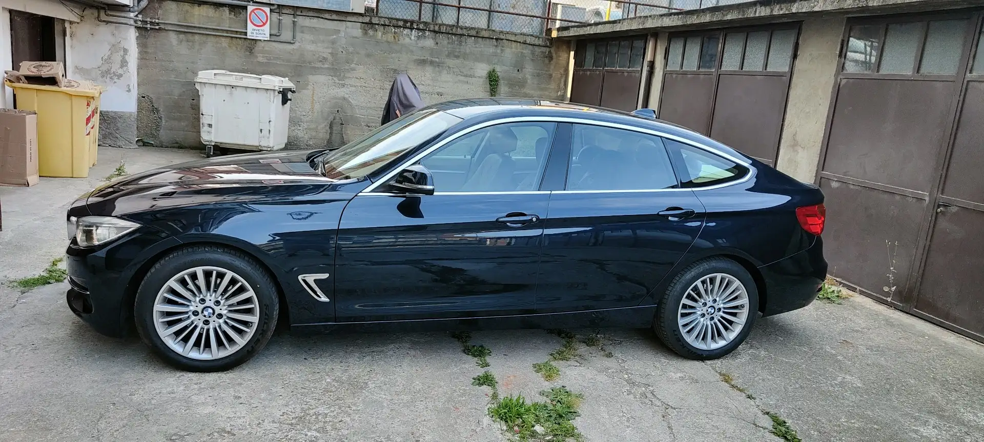 BMW 320 320d GT Aut. Luxury Line - 2