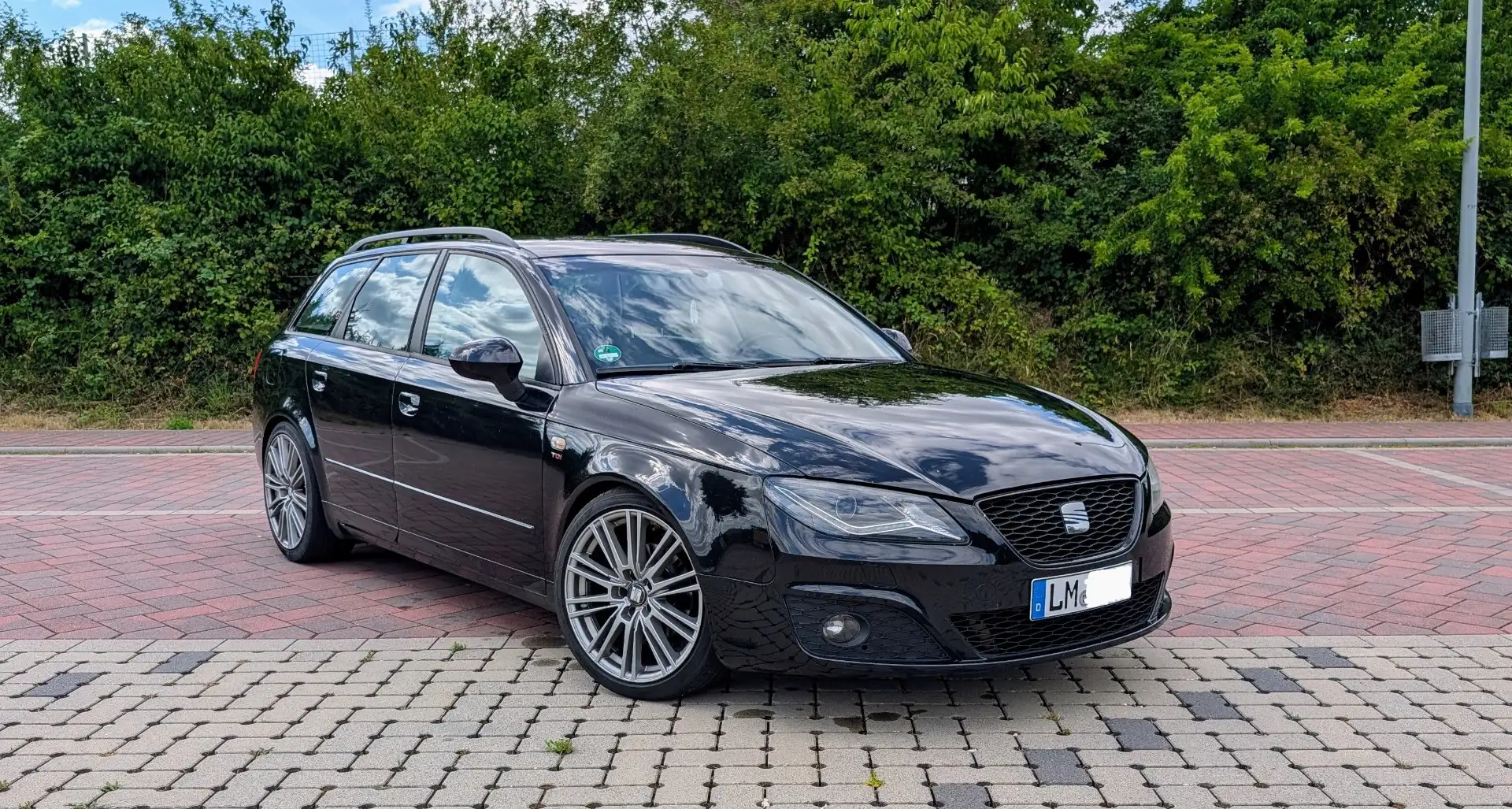 SEAT Exeo Exeo ST 2.0 TDI CR Ecomotive Style Чорний - 1