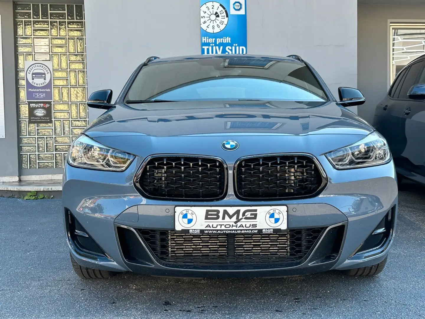 BMW X2 xDrive M35i ACC HUD M-Sitz NaviPlus Alarm Grau - 2