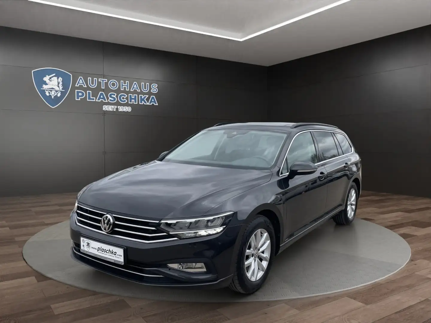 Volkswagen Passat Variant 2.0 TDI Business LED+NAVI+AHK+PANO Klima Navi Grijs - 1