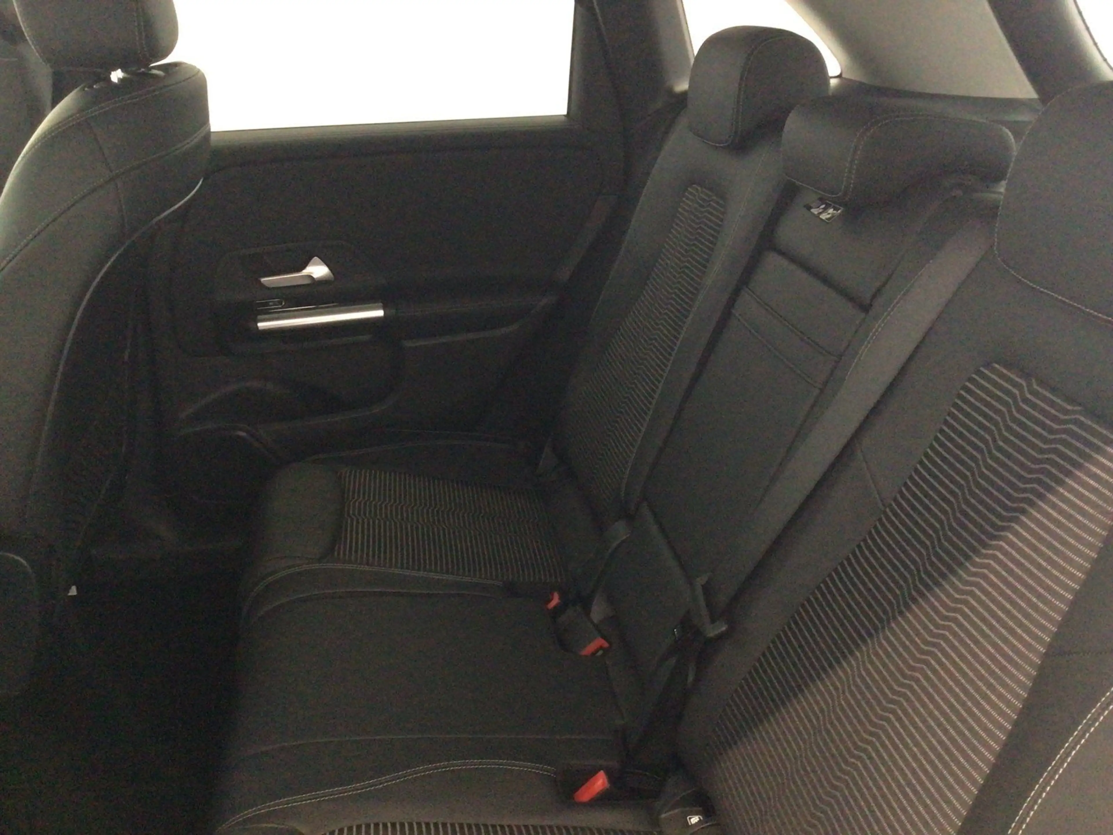 Mercedes-Benz B 180 7G-DCT PROGR KAMERA EASYPACK LED 18" MBUX — photo 12