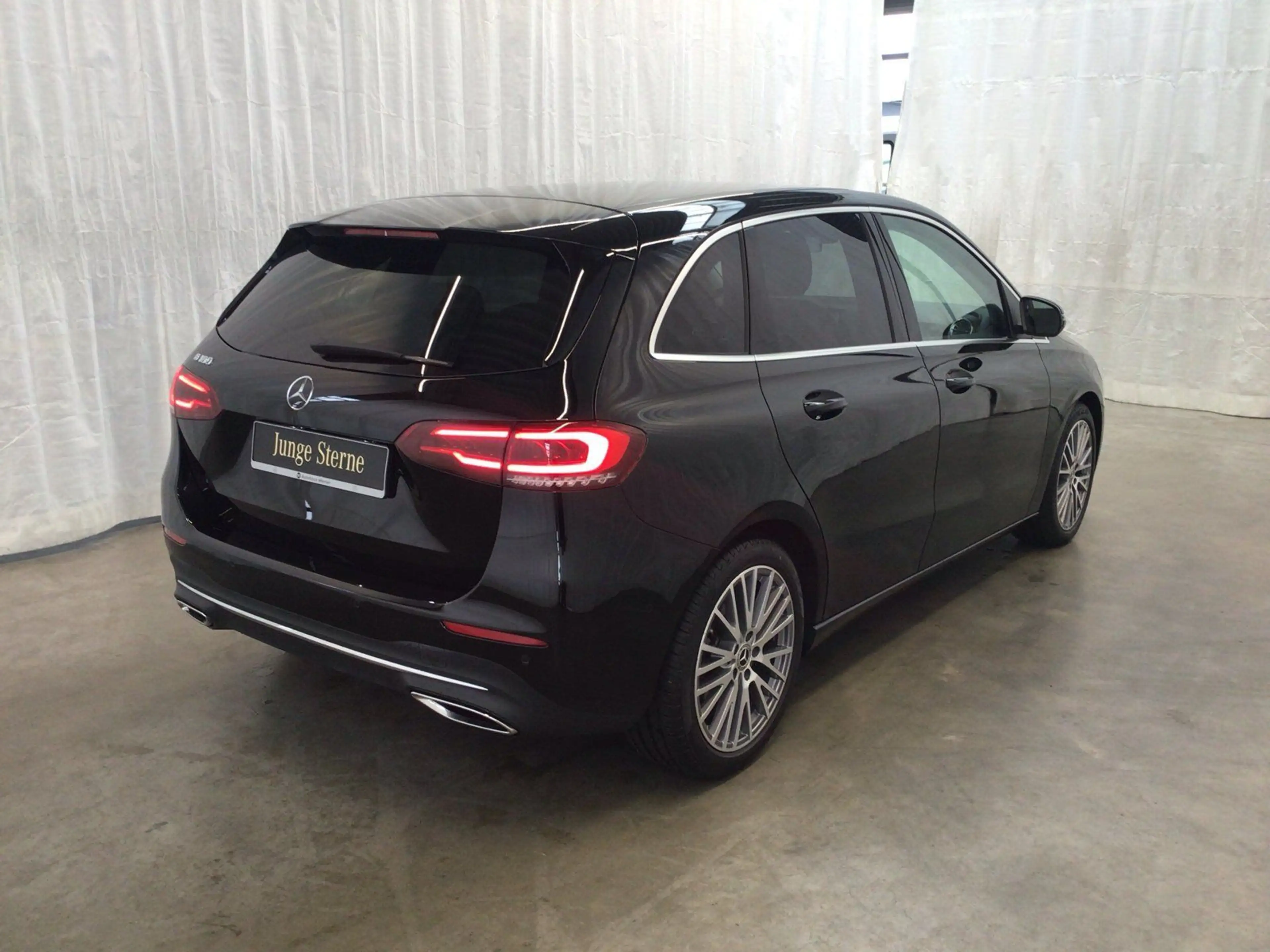 Mercedes-Benz B 180 7G-DCT PROGR KAMERA EASYPACK LED 18" MBUX — photo 4