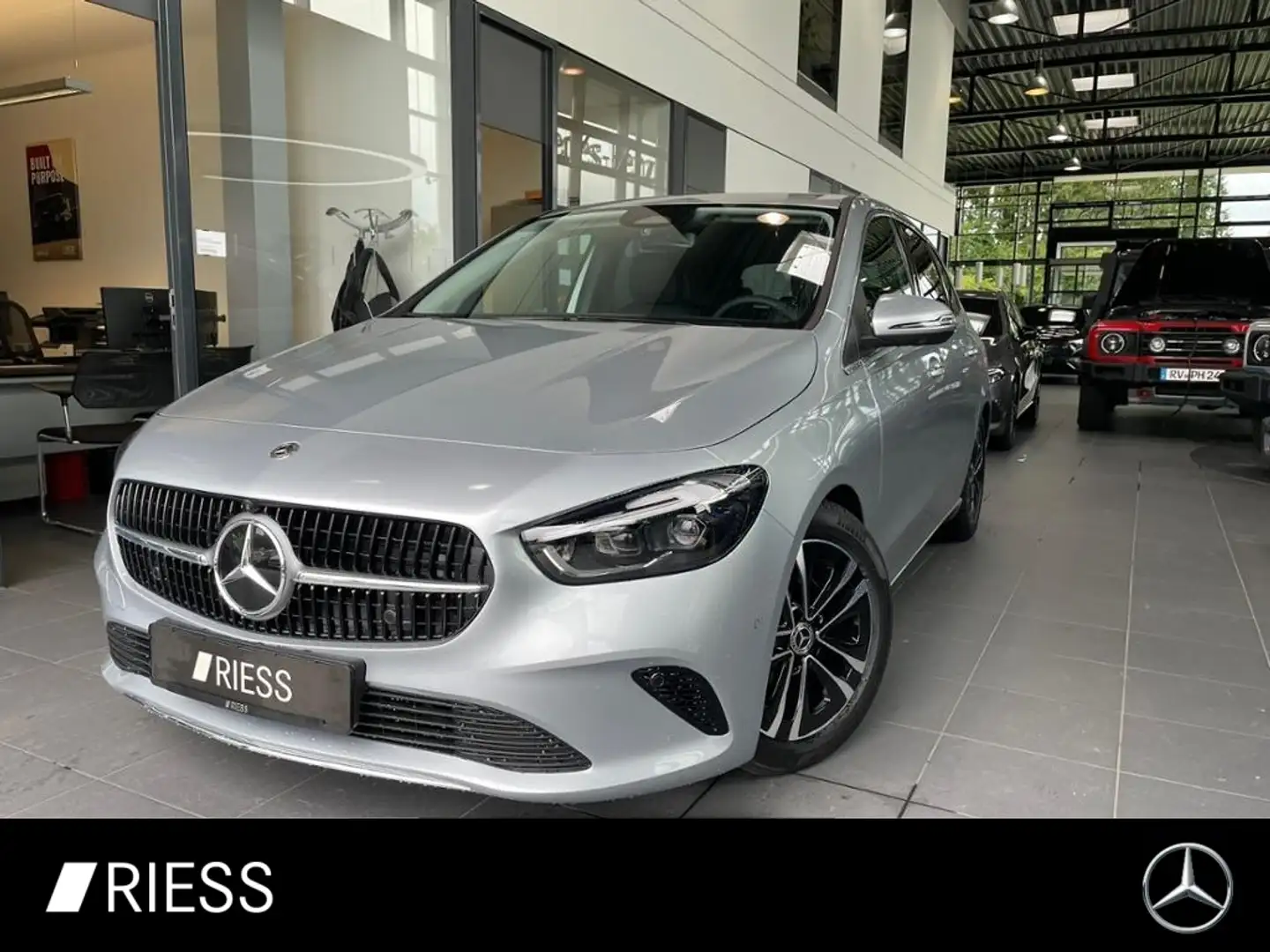 Mercedes-Benz B 180 SpurW W-Paket KeyLess PDC SHZ SpurH LED Plateado - 1