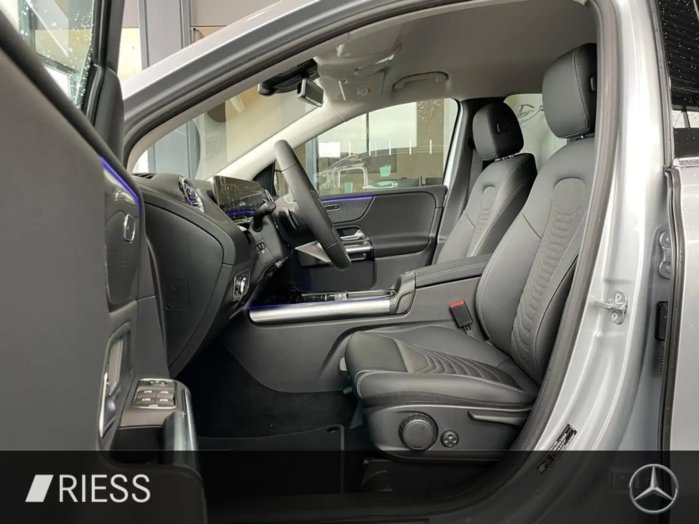 Mercedes-Benz B 180 SpurW W-Paket KeyLess PDC SHZ SpurH LED Plateado - 2
