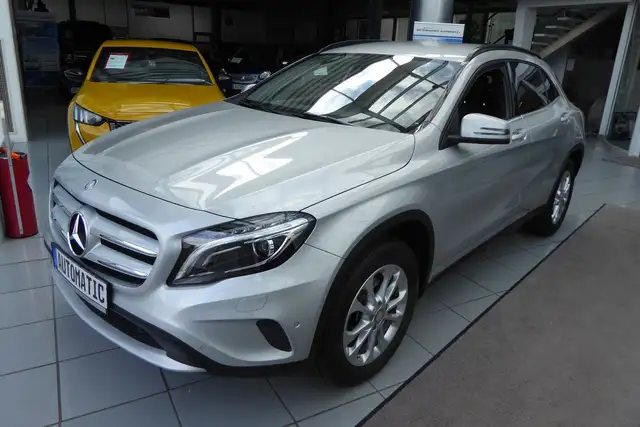Mercedes-Benz GLA 200 Automatik erst 72.300 KM!! Navi
