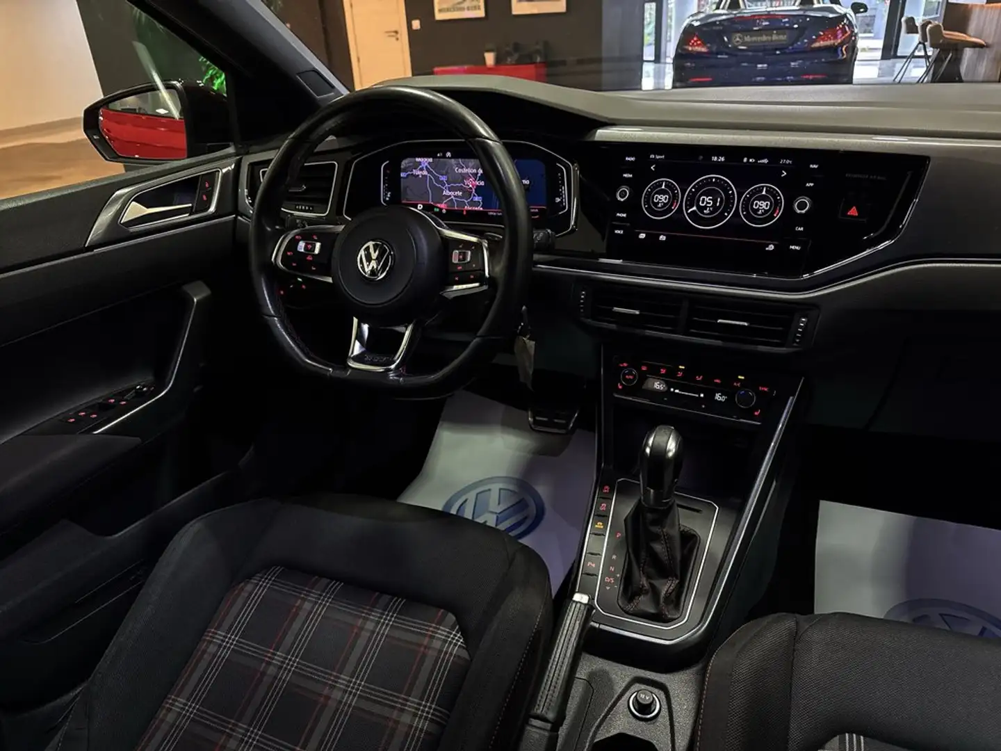 Volkswagen Polo 2.0 TSI GTI DSG Rouge - 2