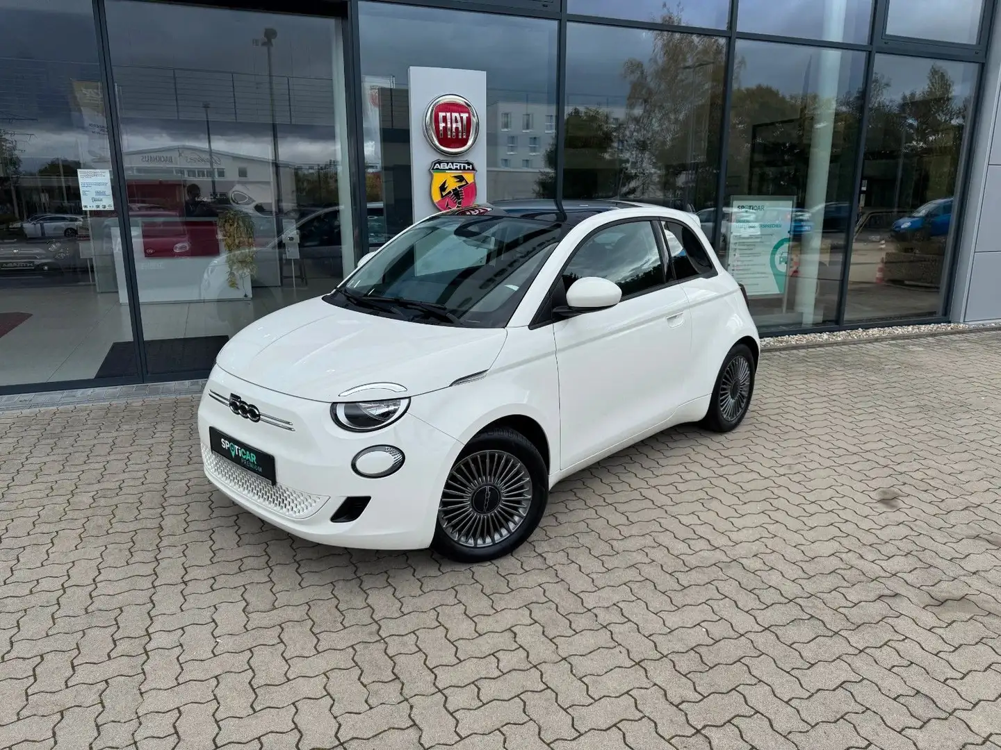 Fiat 500e Icon +Sitzheizung+Panoramadach_Fiat gepfleg Weiß - 2
