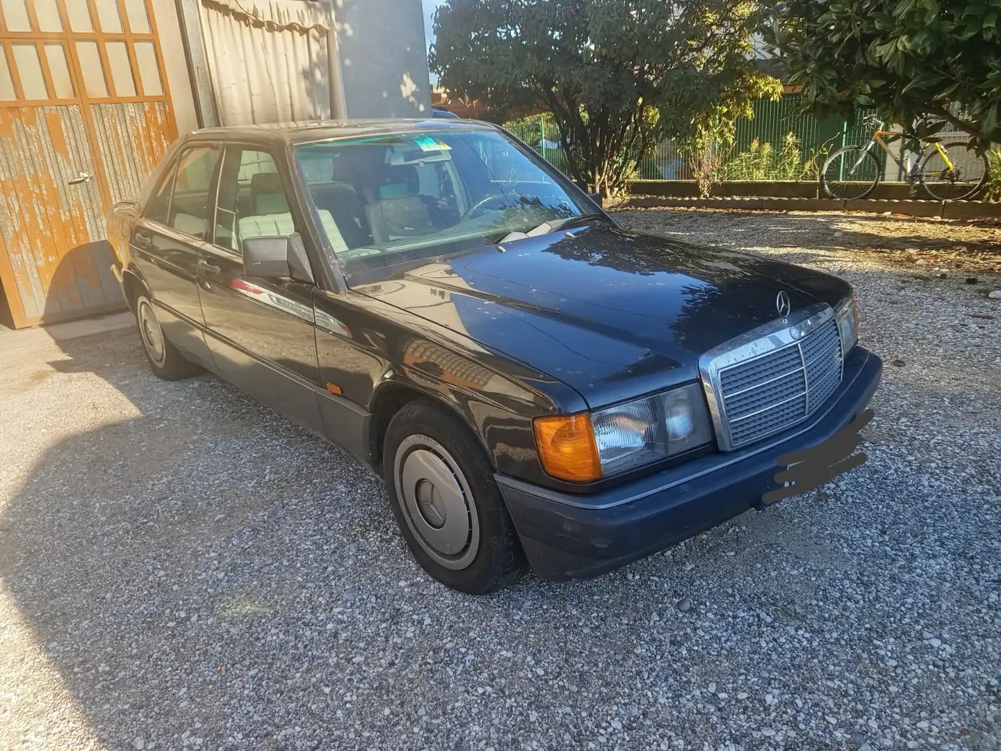 Mercedes-Benz 200 - 1