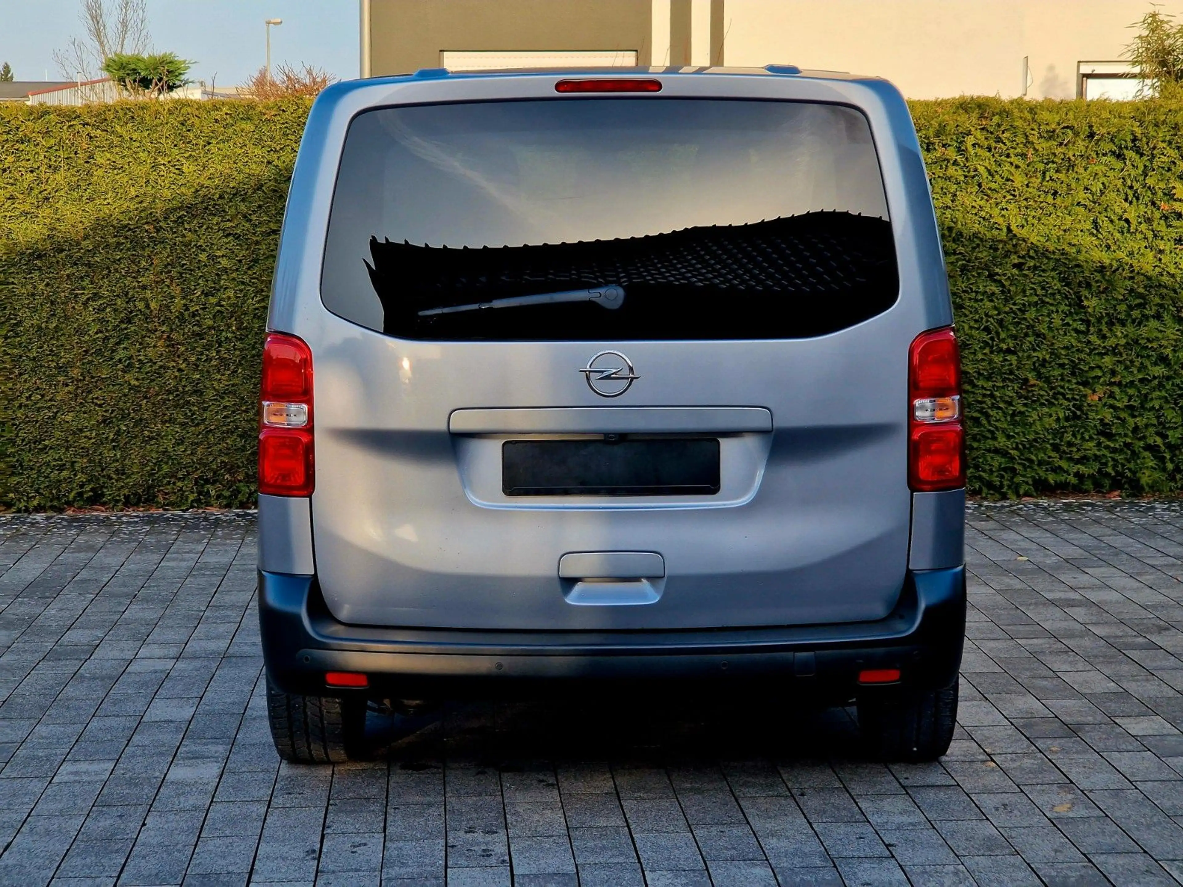 Opel Vivaro Edition M L2 DoKa Automatik *5-Sitze* — photo 9