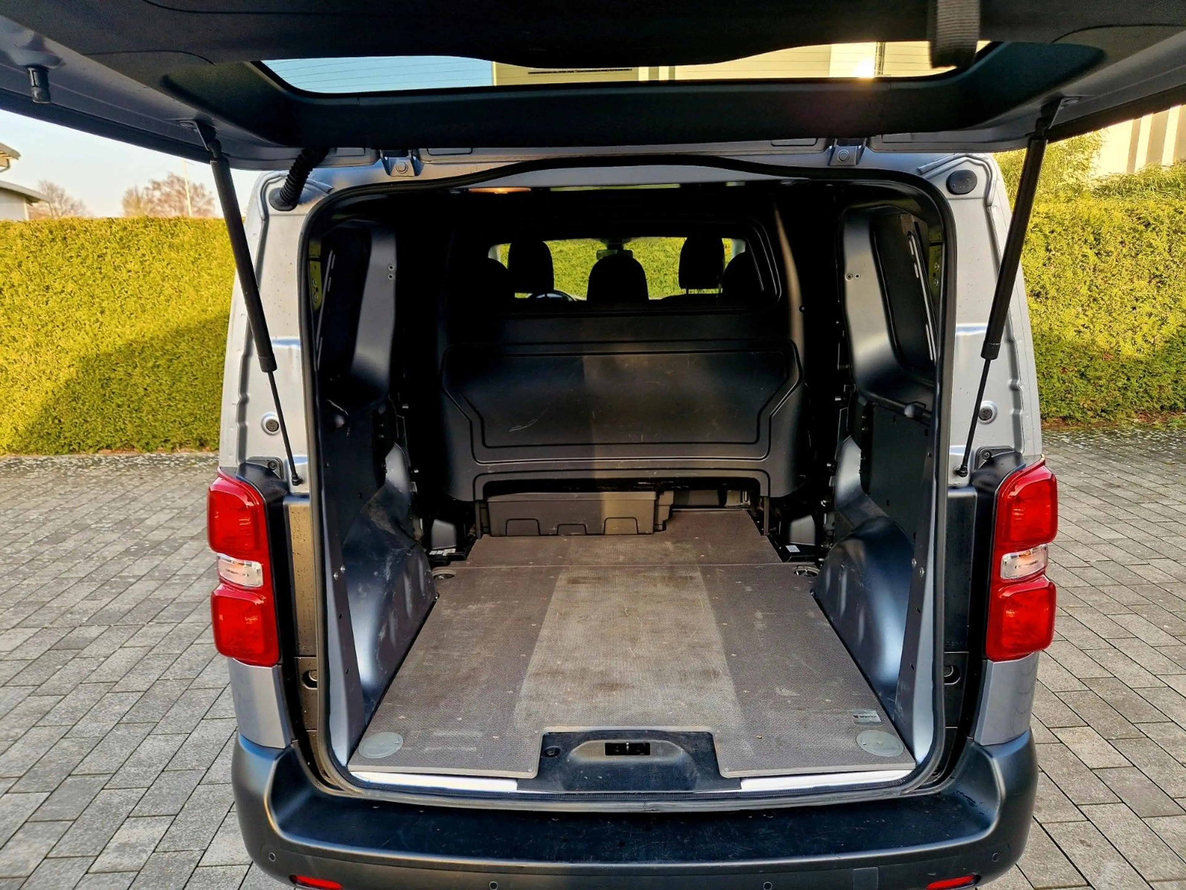 Opel Vivaro Edition M L2 DoKa Automatik *5-Sitze* — photo 11