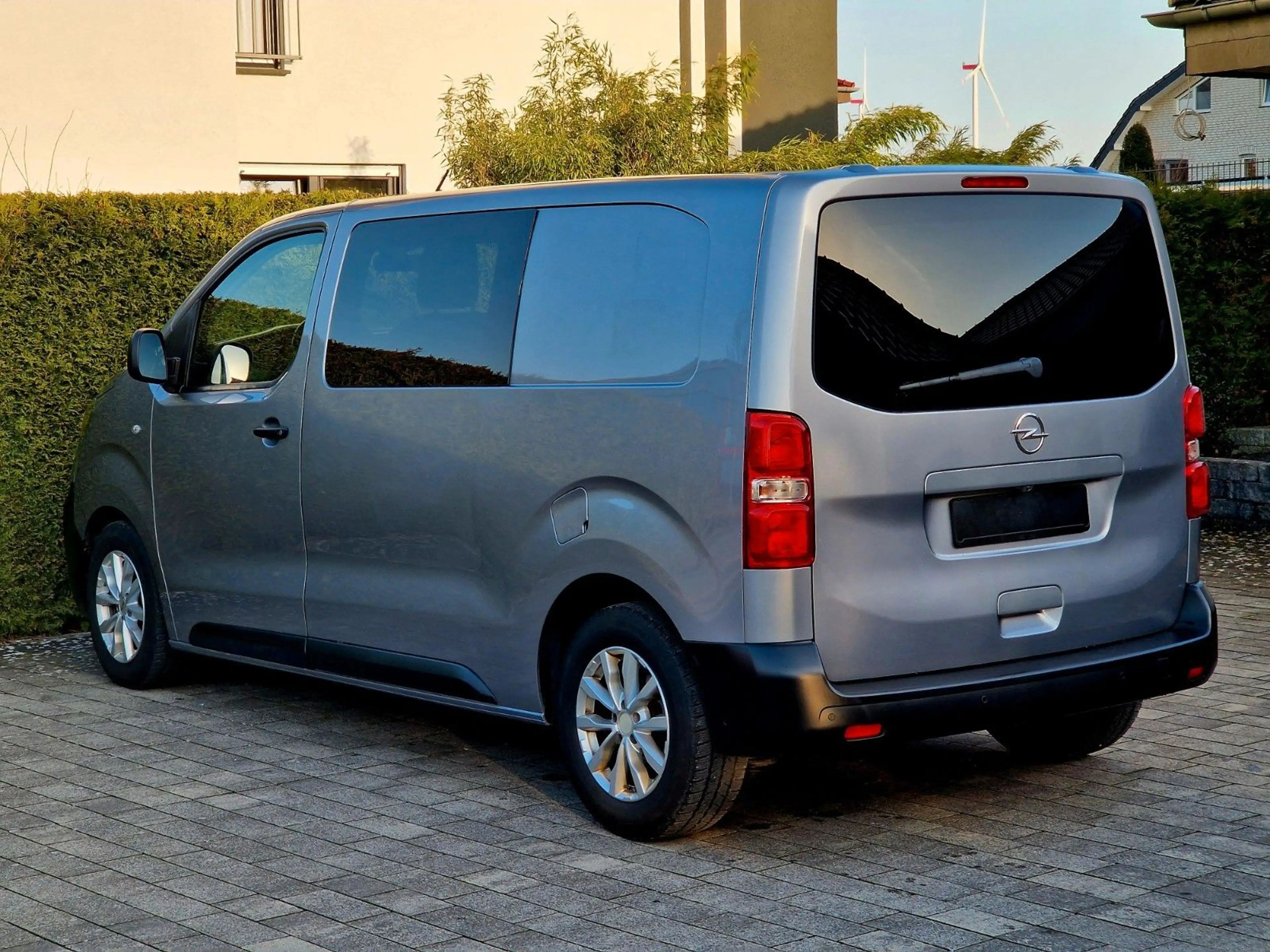 Opel Vivaro Edition M L2 DoKa Automatik *5-Sitze* — photo 8