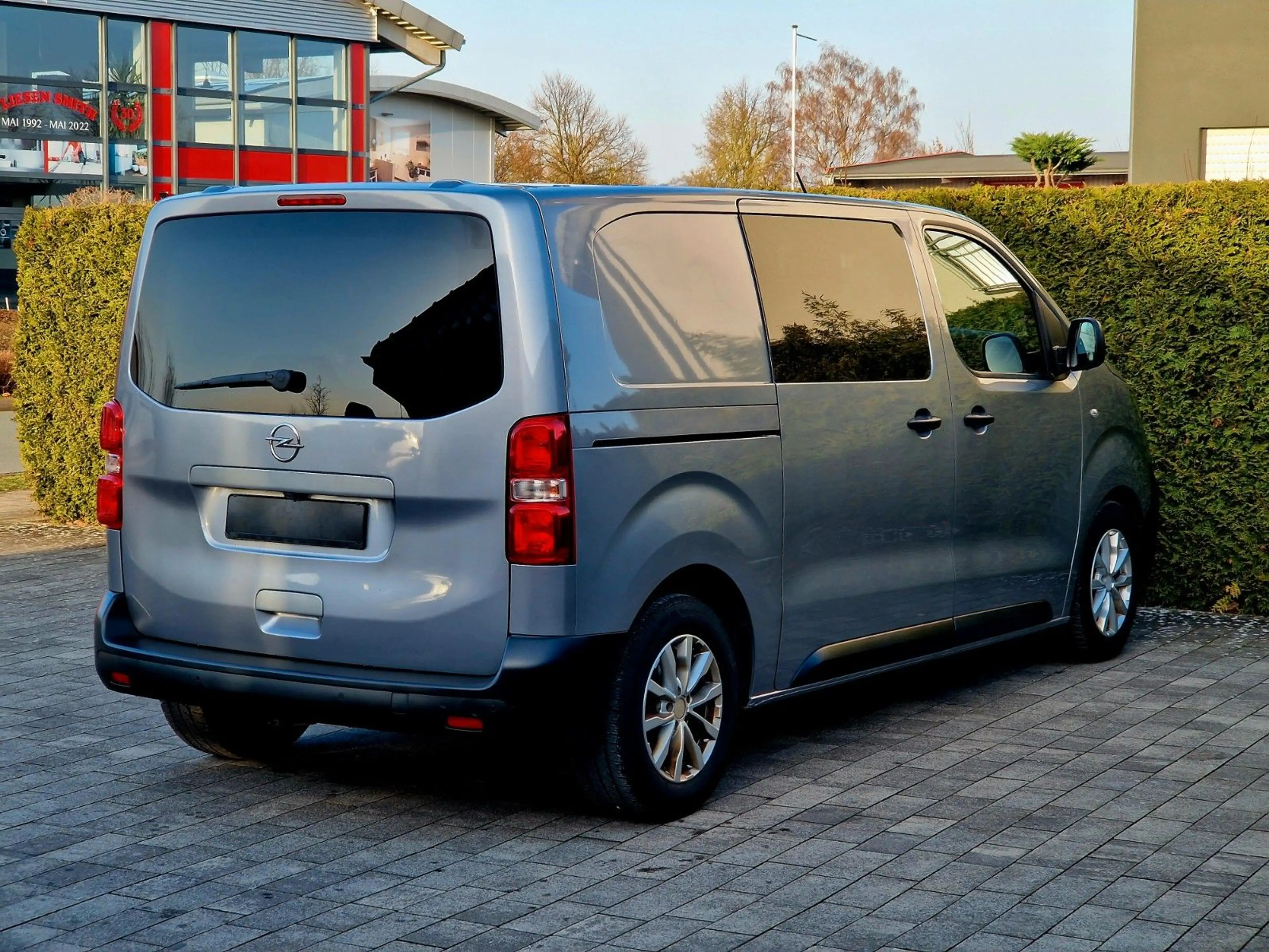 Opel Vivaro Edition M L2 DoKa Automatik *5-Sitze* — photo 10